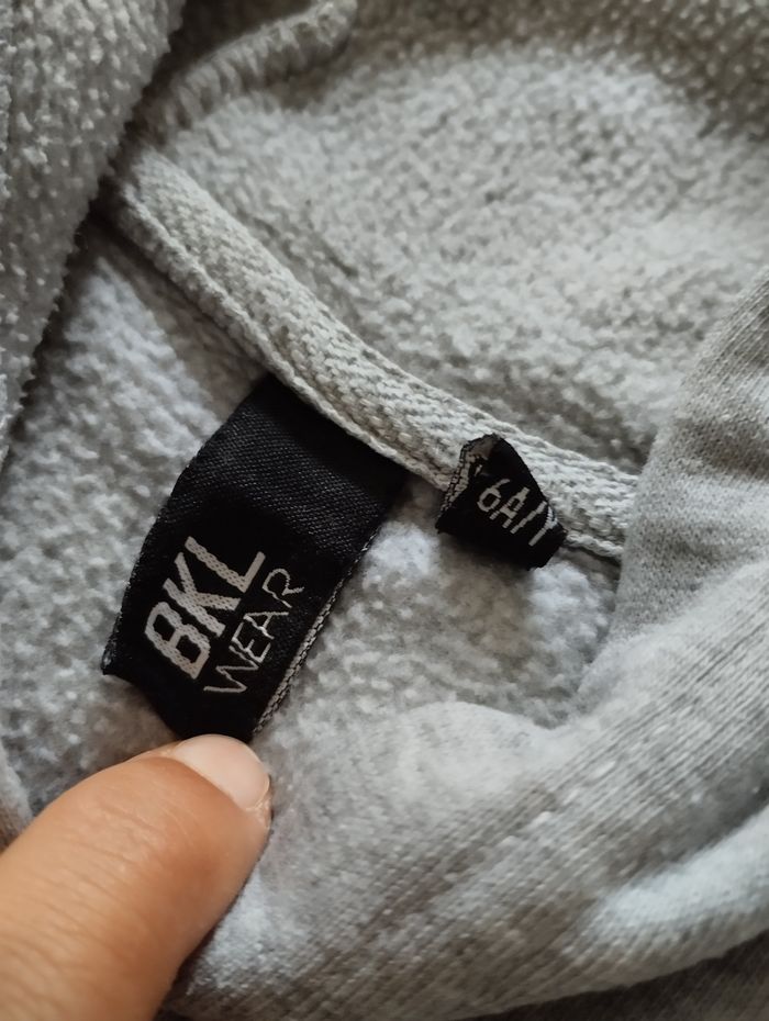 Sweat à capuche Taille 6ans - photo numéro 3