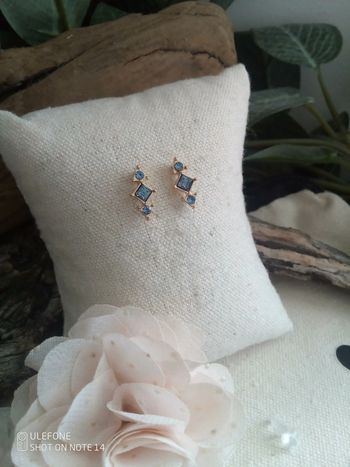 Boucles d'oreilles bohèmes dorées et bleues