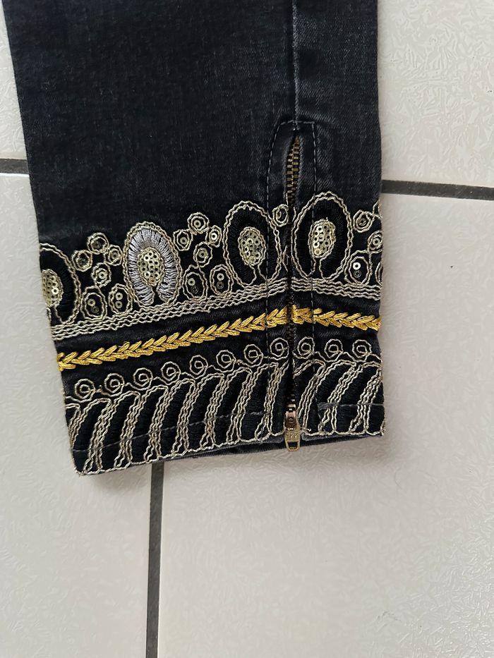 Jeans Slim noir effet usé taille 36 Desigual bas brodé et zip - photo numéro 2