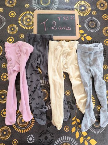 Lot de 4 collants taille 2 ans en bon état