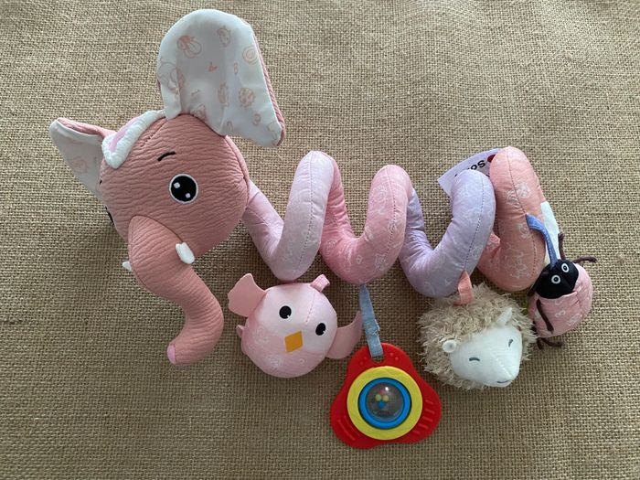 Spirale d'activités bébé éléphant rose Sozzy