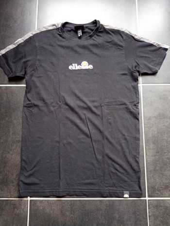 Maillot garçon très bon état taille XS