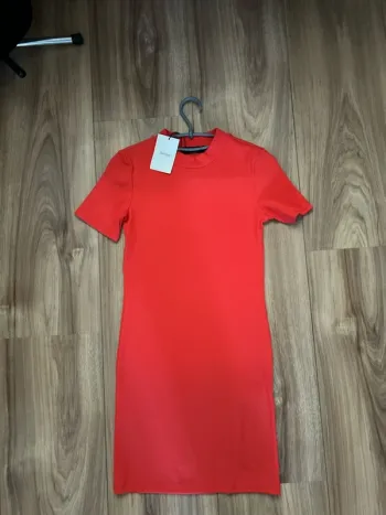 Robe neuve moulante corail