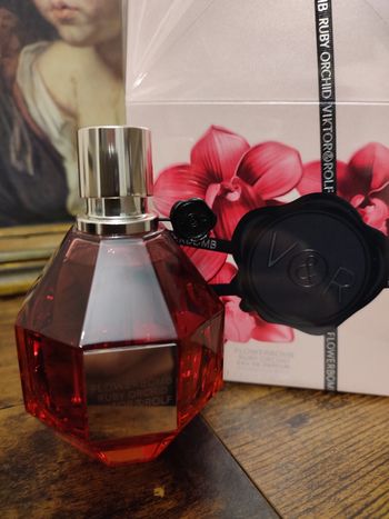Flowerbomb Ruby Orchid de Viktor and Rolf 