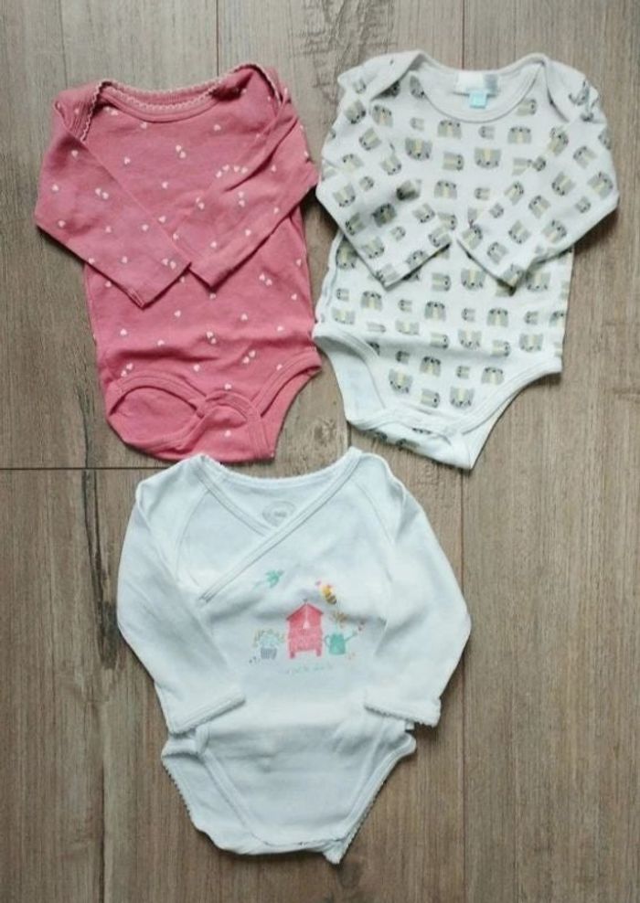 Lot bodies 3 mois