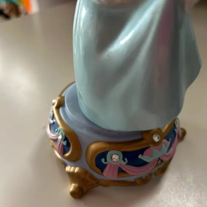 Boite à musique figurine disney cendrillon porcelaine - photo numéro 8