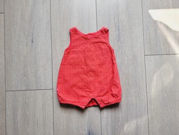 Combi short rouge clair. Fille 1 mois. Marque Obaibi