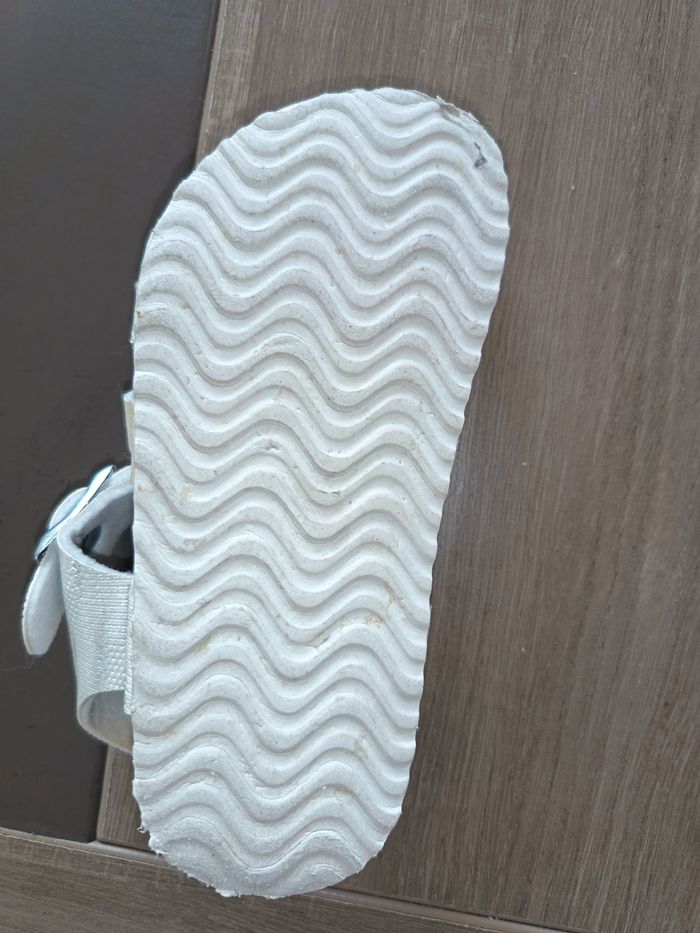 Sandales taille 26/27 - photo numéro 3