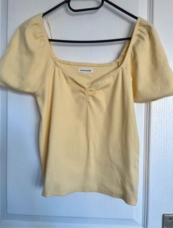 Haut jaune