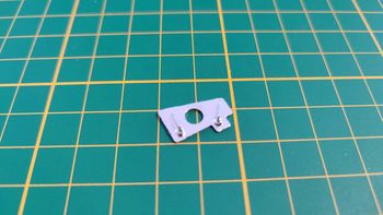 Poignée intérieure porte arrière gauche pièce miniature 1/18 Citroën traction 15cv 1952 Maisto #B36
