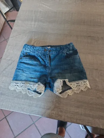 Short fille
