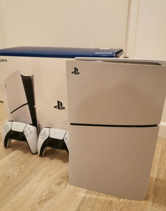 PlayStation 5 Édition Slim Standard avec sa boîte d'origine,