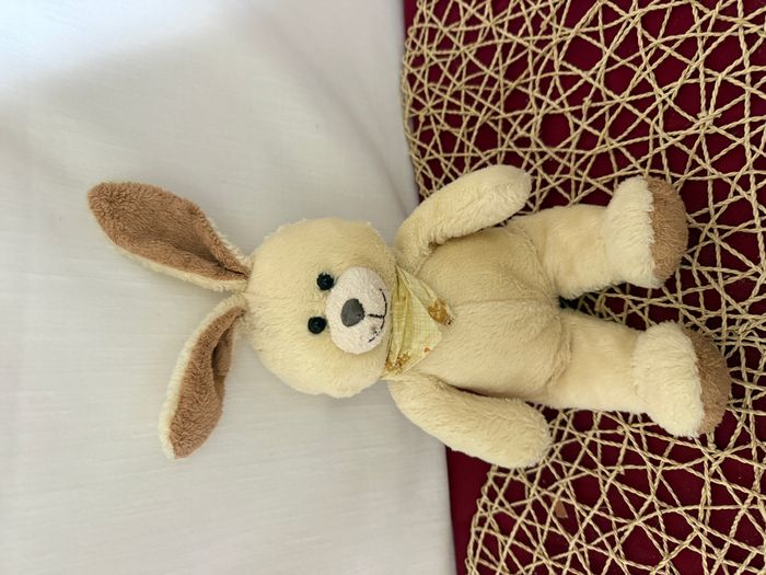 Peluche Lapin Beige Marron Jaune Bandana ALTHANS CLUB