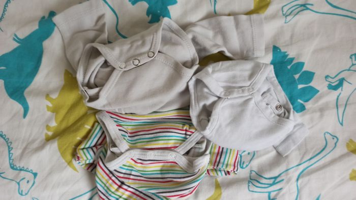 Lot bodies 1 mois - photo numéro 8