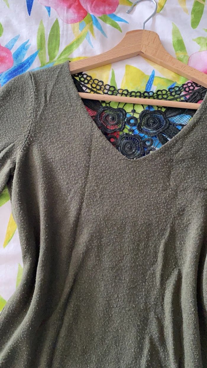 Pull vert kaki dos dentelle - photo numéro 2