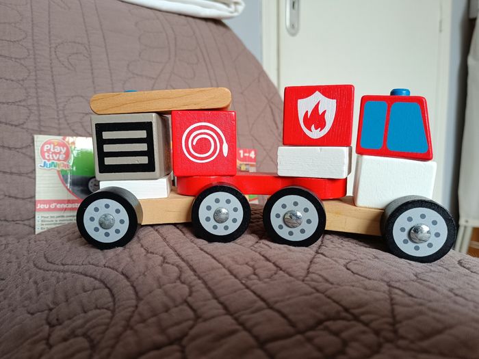 Jeu d'assemblage en bois