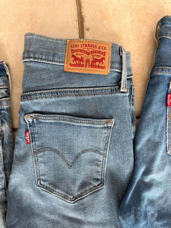Lot de jeans Levi Strauss&Co - en très bon état - différentes tailles - - photo numéro 3