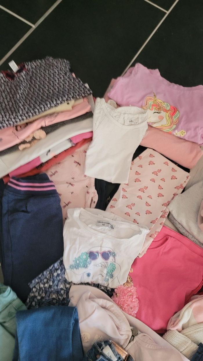 Gros lot vêtements fille 5 ans - photo numéro 3