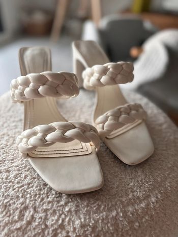 Paire de talons tressé