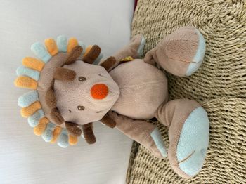 hérisson NATTOU doudou beige, orange et bleu