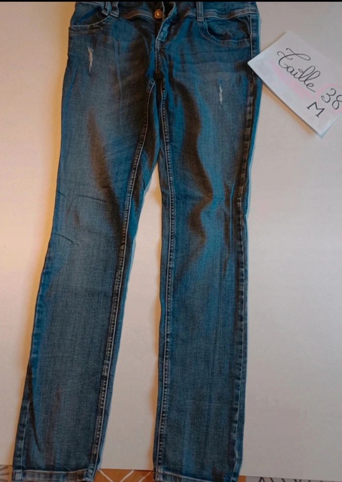 Jean Denim taille 38 en très bon état
