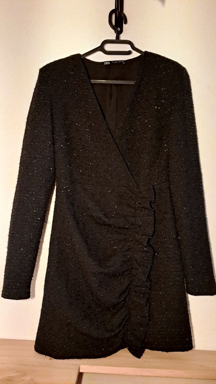 Robe noire pailletée ZARA – Décolleté cache-cœur