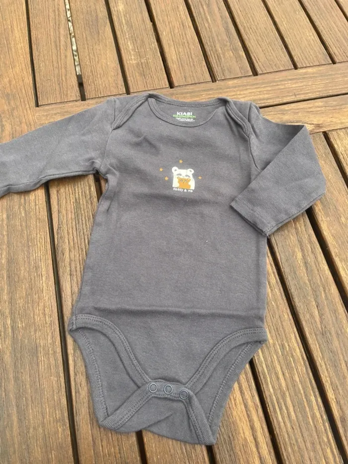 Lot pyjamas et bodys 6 mois - photo numéro 6
