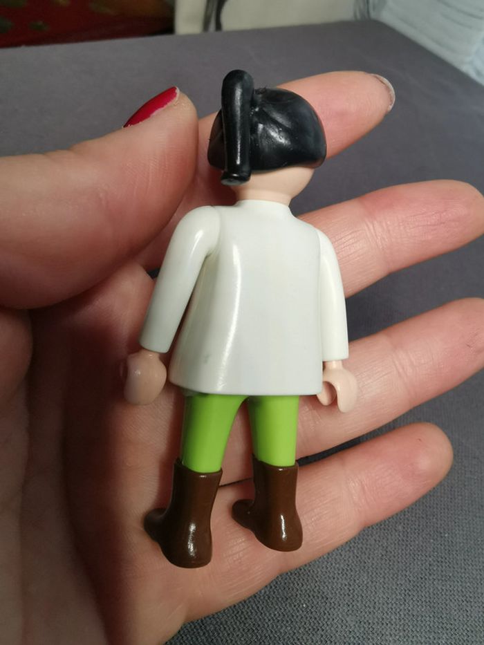 Figurine Playmobil fille infirmière - photo numéro 3