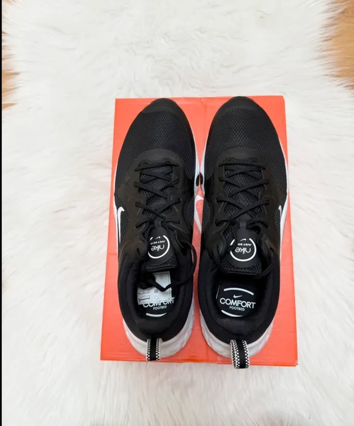 Nike Renew In-Season TR 11 – Taille 44.5 – noir/blanc – Neuf avec étiquette - photo numéro 4