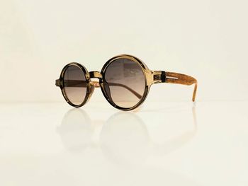Lunette de soleil mixte ronde marron miel bras effet bois UV protection catégorie 2