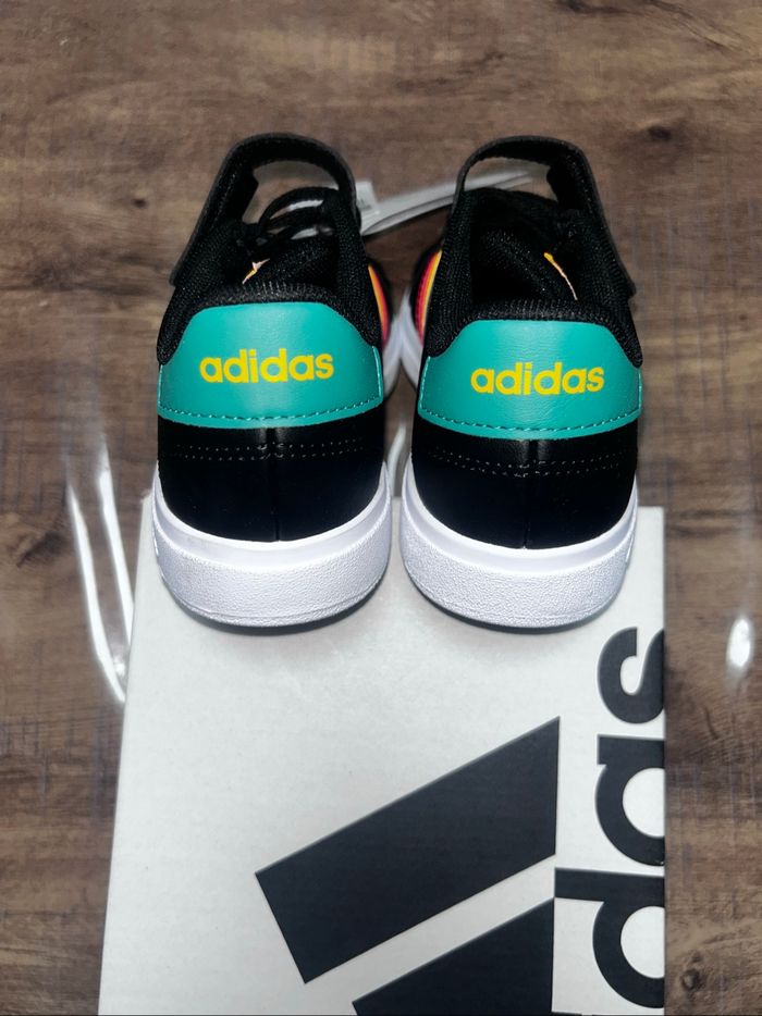 Baskets adidas neuf - photo numéro 4