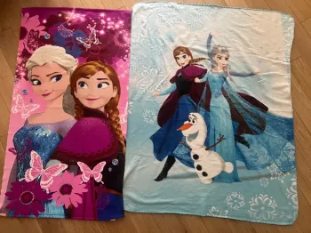 Lot serviette et plaid la reine des neige/ Frozen Disney bon état