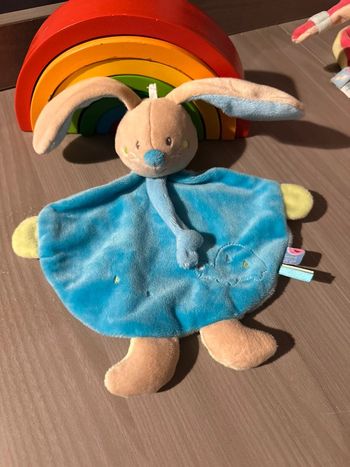 doudou lapin bleu Sucre d'Orge
