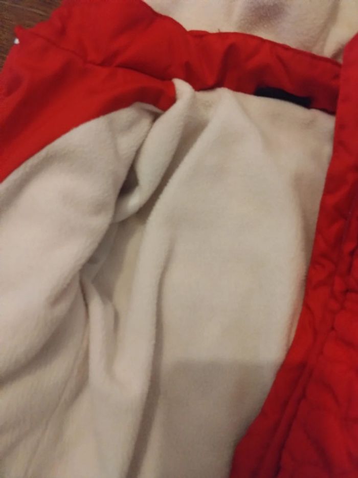 Doudoune rouge a capuche 6 mois - photo numéro 2