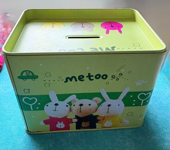 Tirelire Me Too – Verte – Motifs lapins – Hauteur 9 cm – TBE
