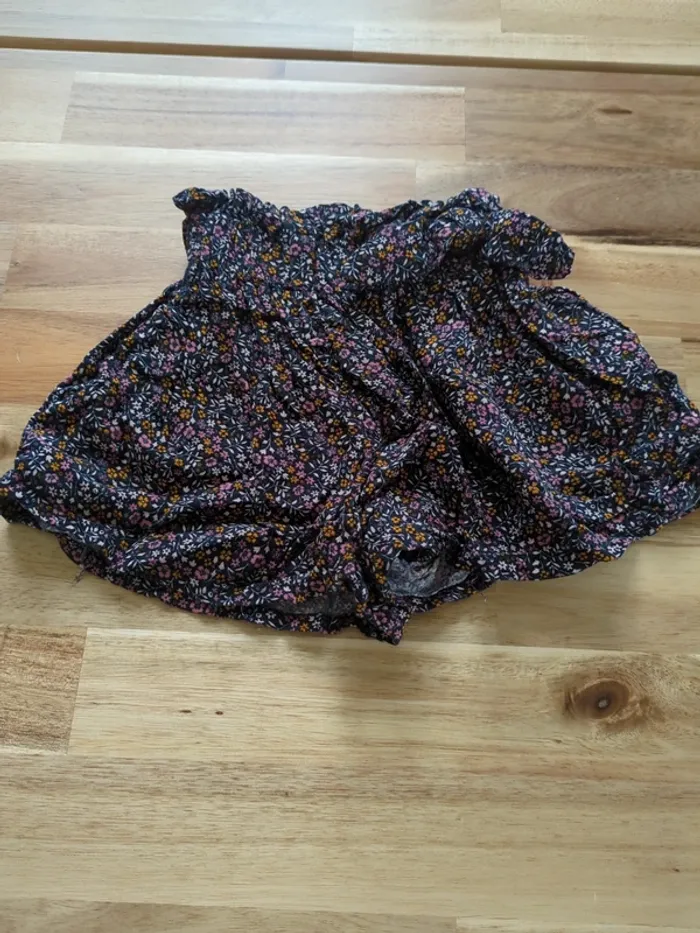 Lot 2 short et un pantalon fin - photo numéro 4