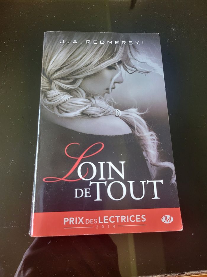 Livre 📖 loin de tout