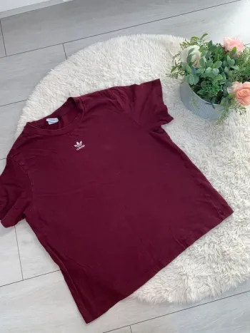 T shirt Adidas mixte  en parfait état