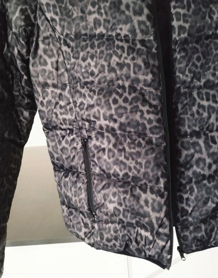 Doudoune femme col rond léopard noir et gris taille 40 Tex - photo numéro 2