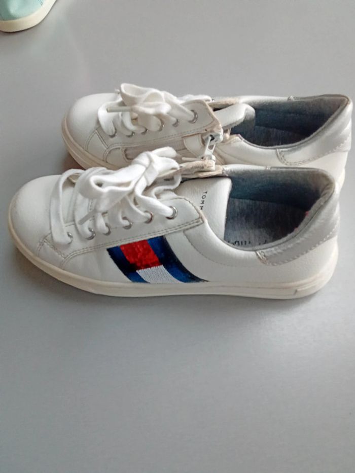 Tennis taille 34 marque Tommy Hilfiger