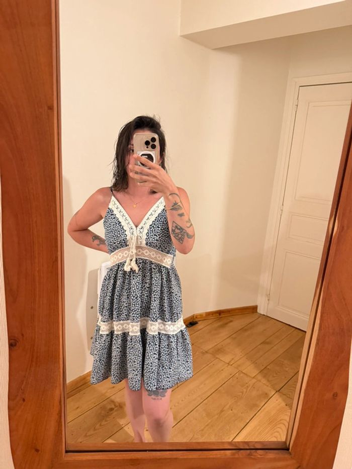 Robe bleu en très bon état taille 36 - photo numéro 3
