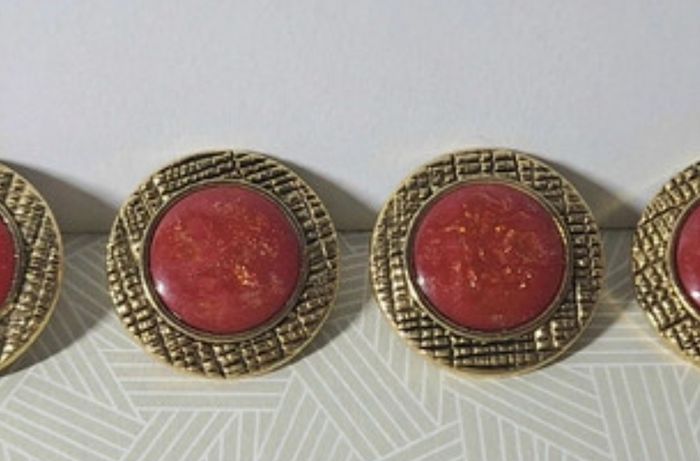 Lot de 6 boutons vintage rouge et doré - photo numéro 3