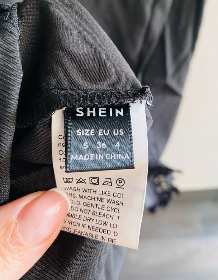 Robe noire avec dentelles neuve taille L - photo numéro 4