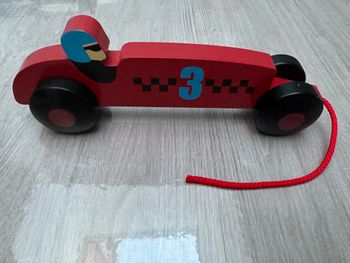 Voiture de course en bois