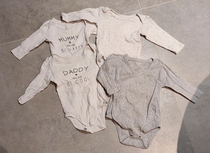 Lot 4 bodies 6 mois Kiabi