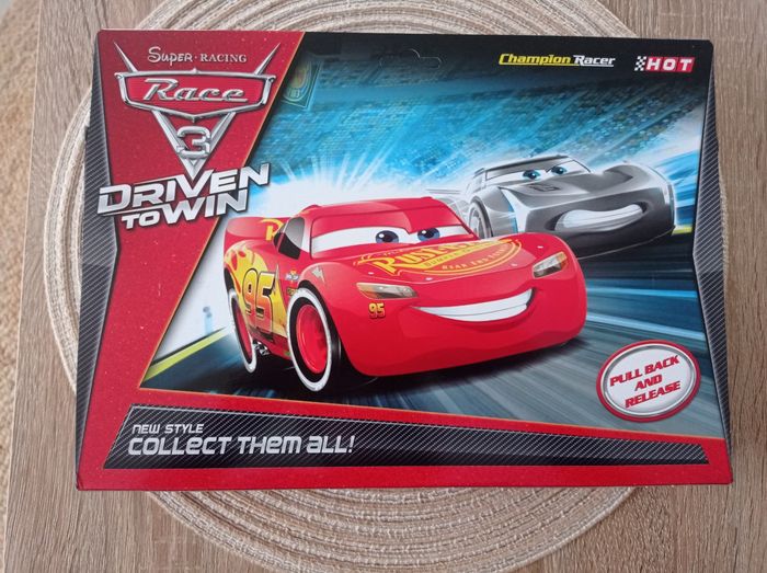 Coffret 12 véhicules Cars à friction - photo numéro 5