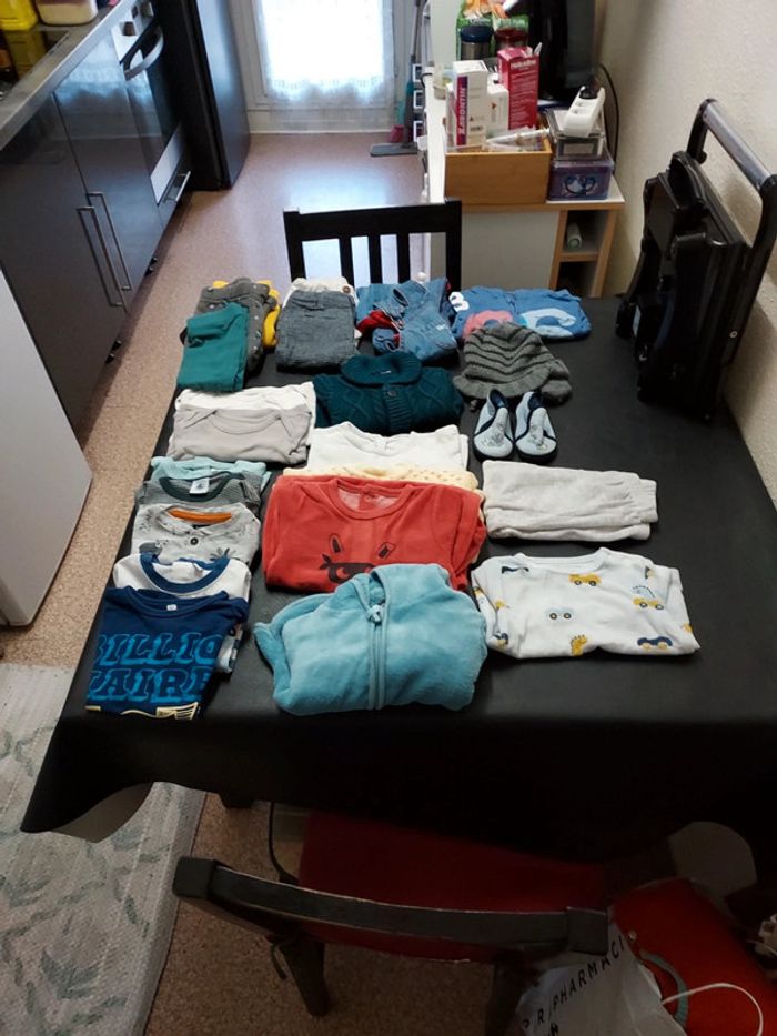 Lot de 20 vêtements hiver garçon 9/12 mois