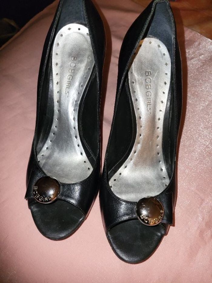 escarpin noir t 37 BCBGIRLS