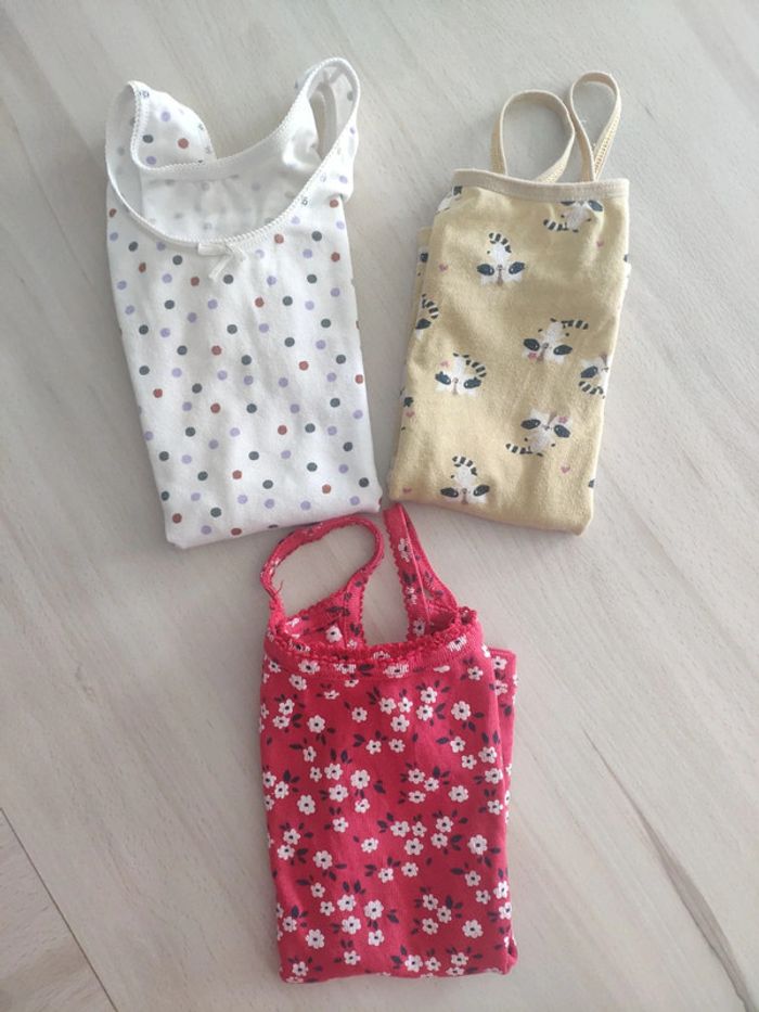 Lot 3 débardeurs 2-4 ans