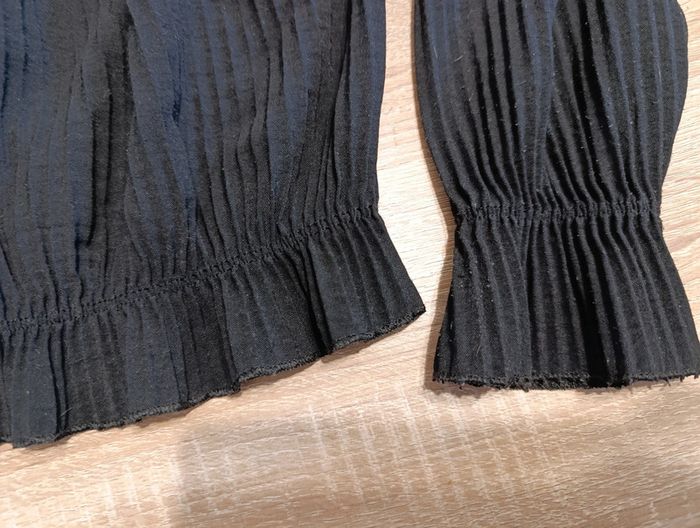 Magnifique haut manche longue noir 6ans - photo numéro 3